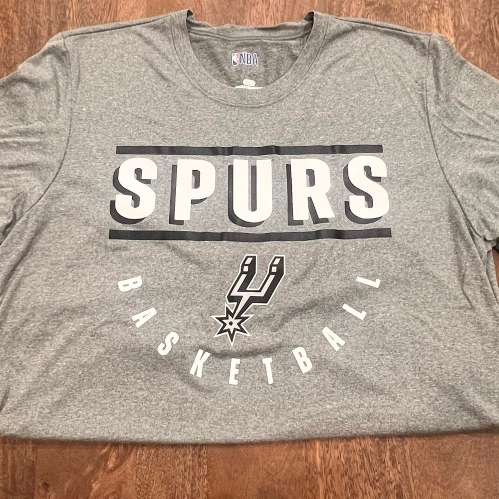 San Antonio Spurs Basketball Gray Men’s Shirt Size Large NWOT - Picture 2 of 5